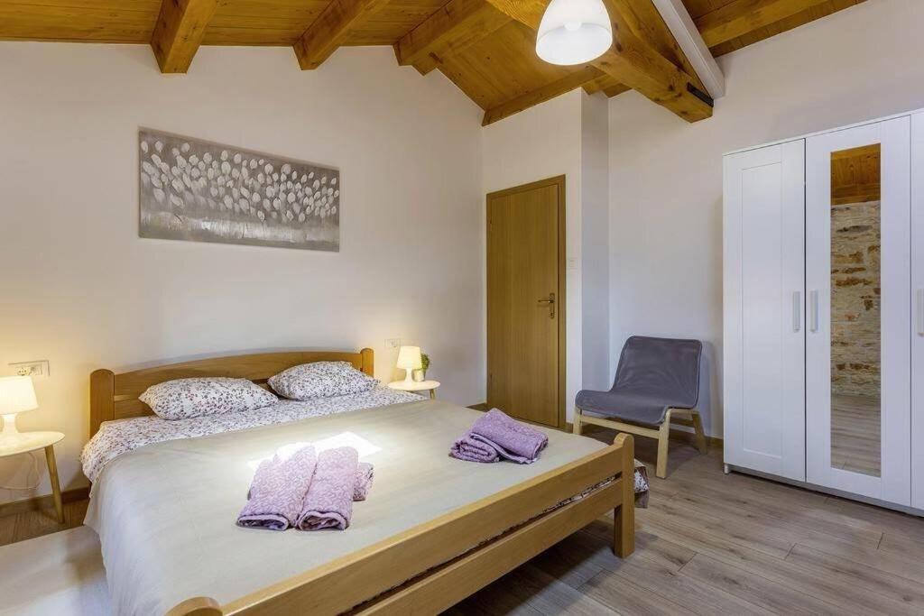 House Kristina **** Villa Burici Bagian luar foto